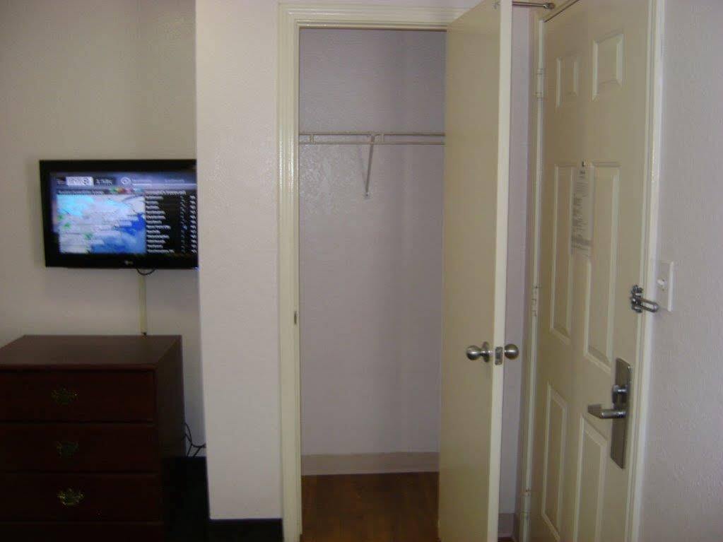 Intown Suites Extended Stay San Antonio Tx - Nacogdoches Road מראה חיצוני תמונה