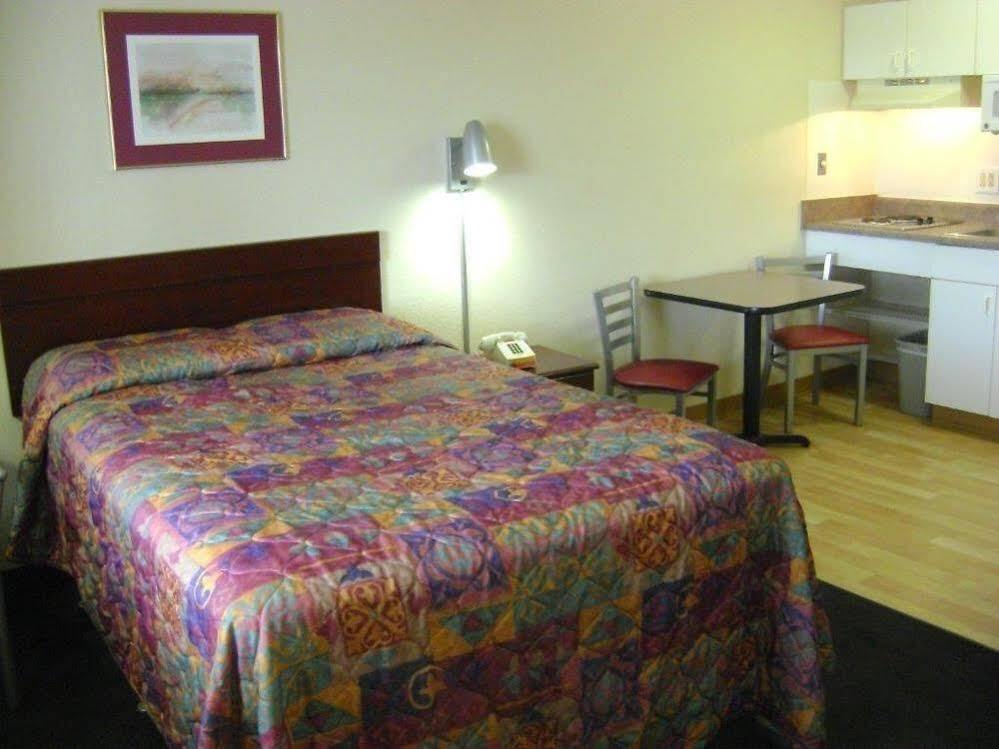 Intown Suites Extended Stay San Antonio Tx - Nacogdoches Road מראה חיצוני תמונה